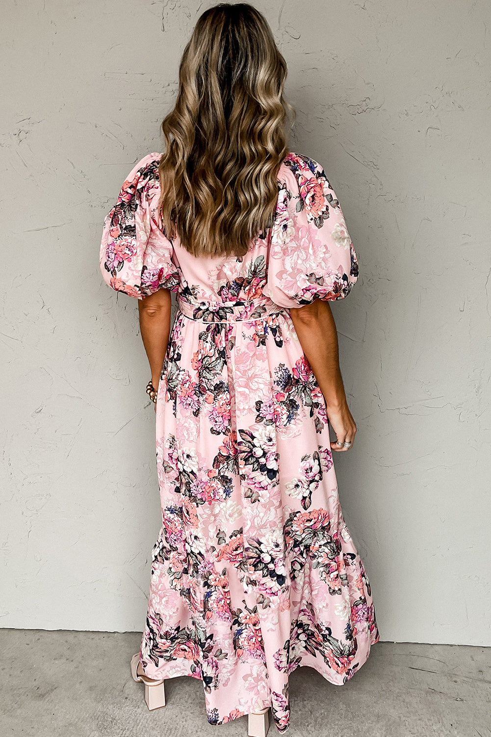 Robe longue rose à fleurs, manches bouffantes, taille haute