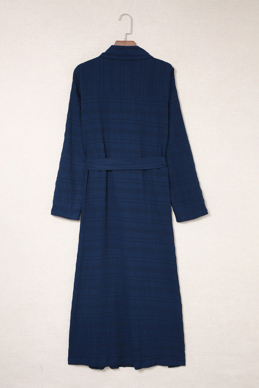 Robe chemise bleue texturée froissée à manches longues avec ceinture